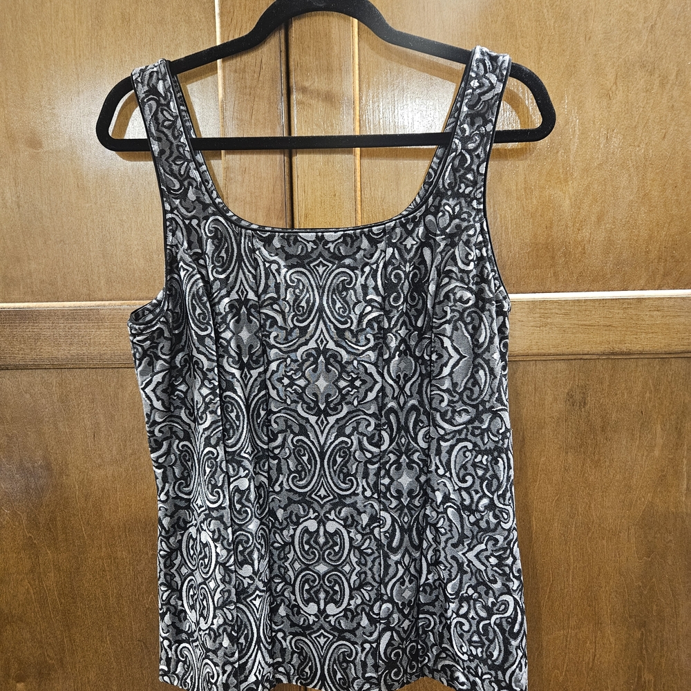 White House Black Market Black and White Patterned Tank